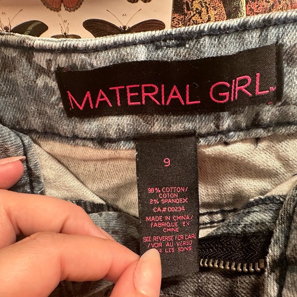 Size 9 Material girl jean shorts. Rose design. Great condition. - Picture 3 of 3